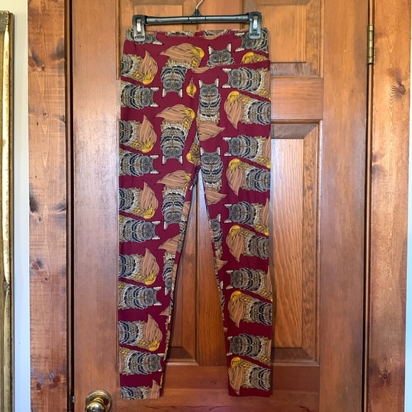 LuLaRoe retired rare “Griffin” leggings. Buttery soft & super stretchy! One size - Picture 1 of 3